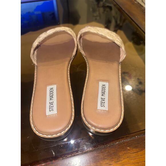 ⭐️ Women’s Steve Madden Beige woven Slide Sandals. Size 9 Vacation Resortwear - Picture 4 of 5